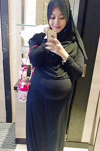 Malay Hijab preggo